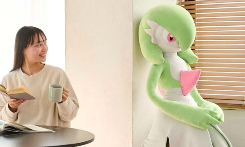 Pokemon پیش سفارشات را برای مخمل خواب دار Gardevoir در اندازه زندگی خود باز می کند Pokemon پیش سفارشات را برای مخمل خواب دار Gardevoir در اندازه زندگی خود باز می کند